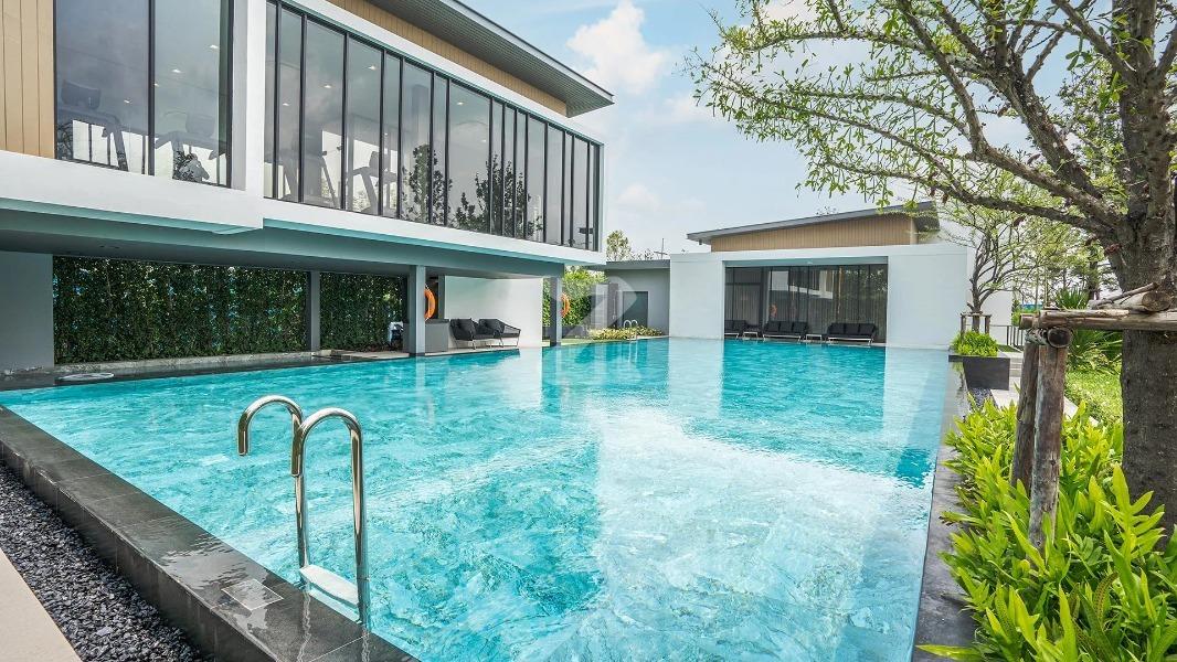 Swimming pool at Embassy Knowledge Park Villas