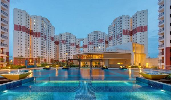 Prestige Eaton Park swimming pool